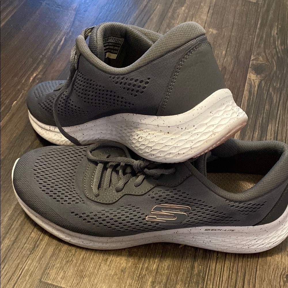 Skechers Men's Gray Athletic Shoes